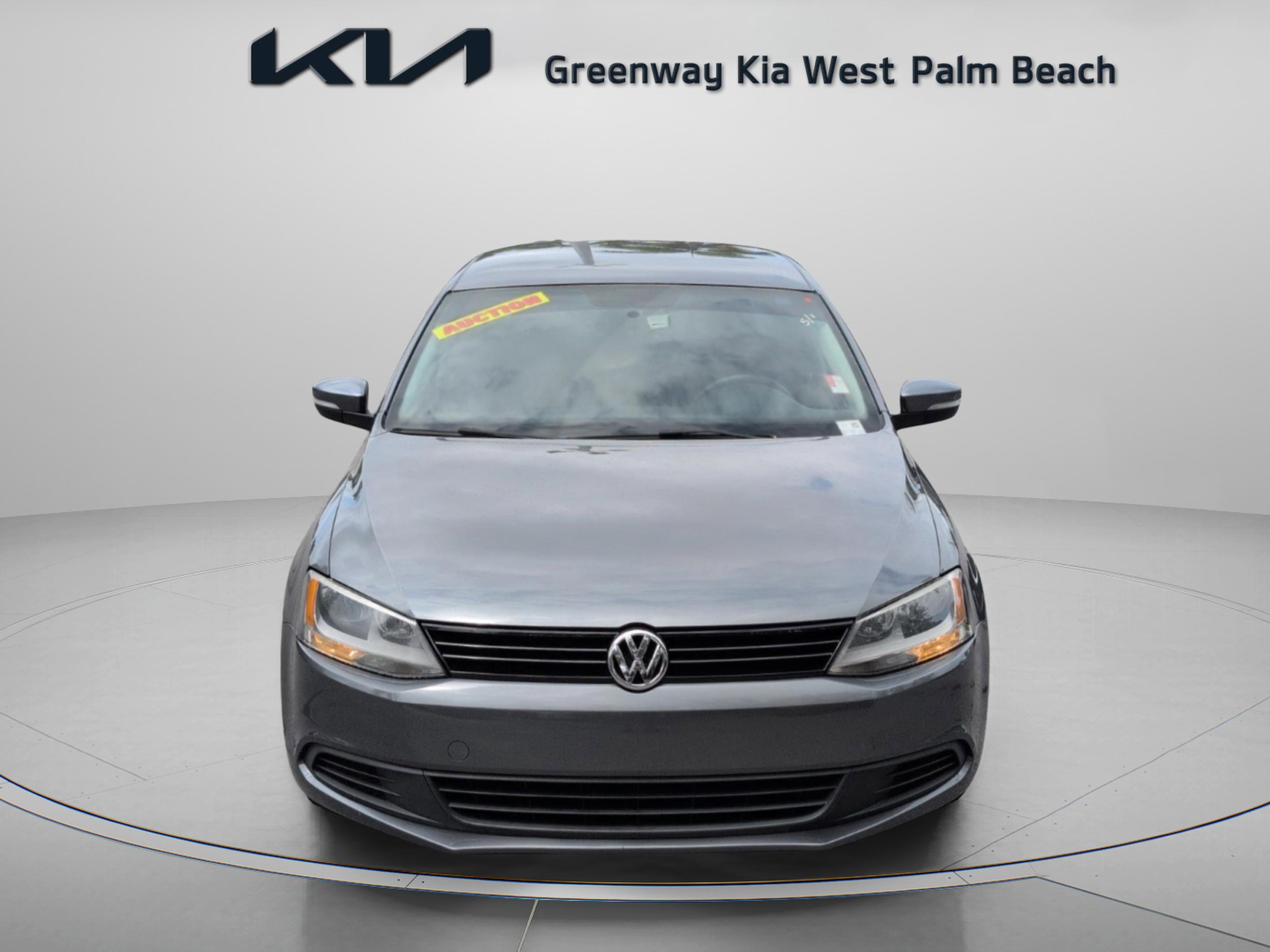 Used 2012 Volkswagen Jetta SE FWD image 2