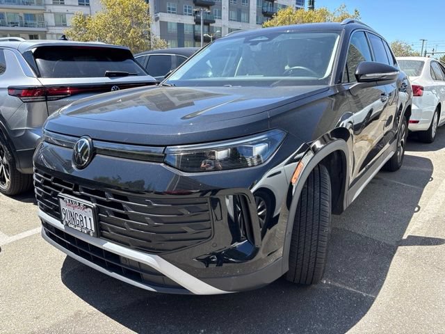 Certified 2025 Volkswagen Tiguan S AWD/4WD image 2