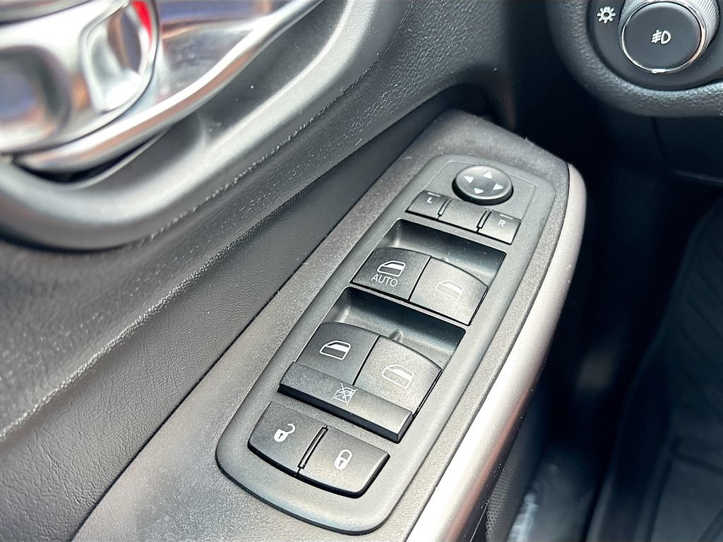 Used 2020 Jeep Cherokee Limited FWD image 16
