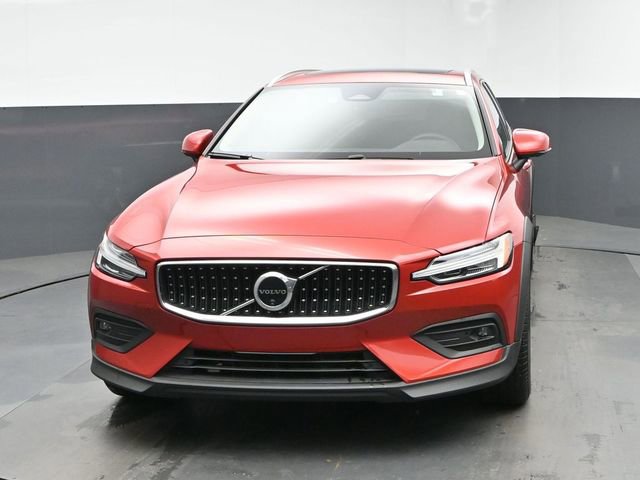Used 2025 Volvo V60 B5 Cross Country Plus AWD/4WD image 3