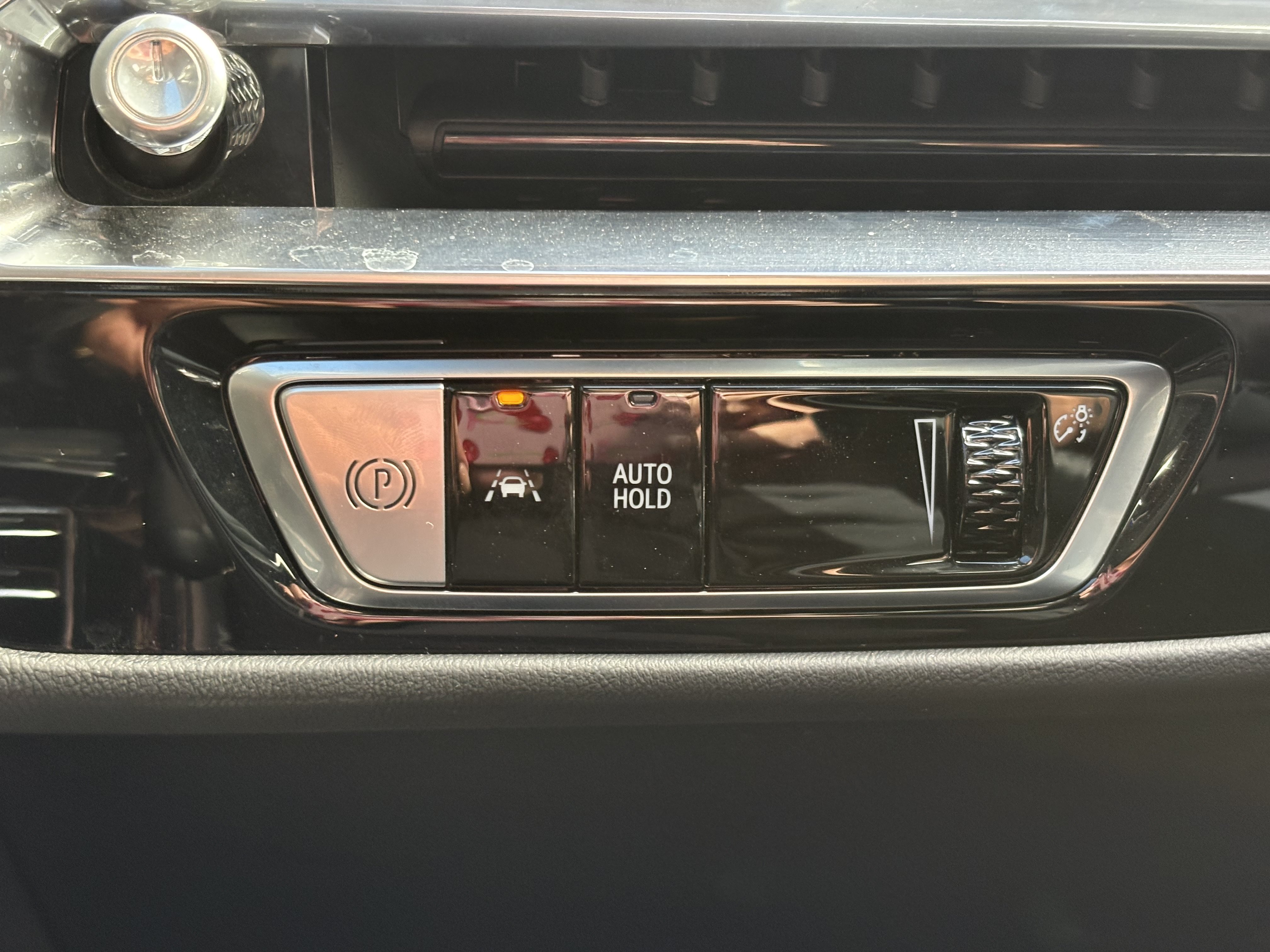 Certified 2024 Cadillac Lyriq Luxury AWD/4WD image 23