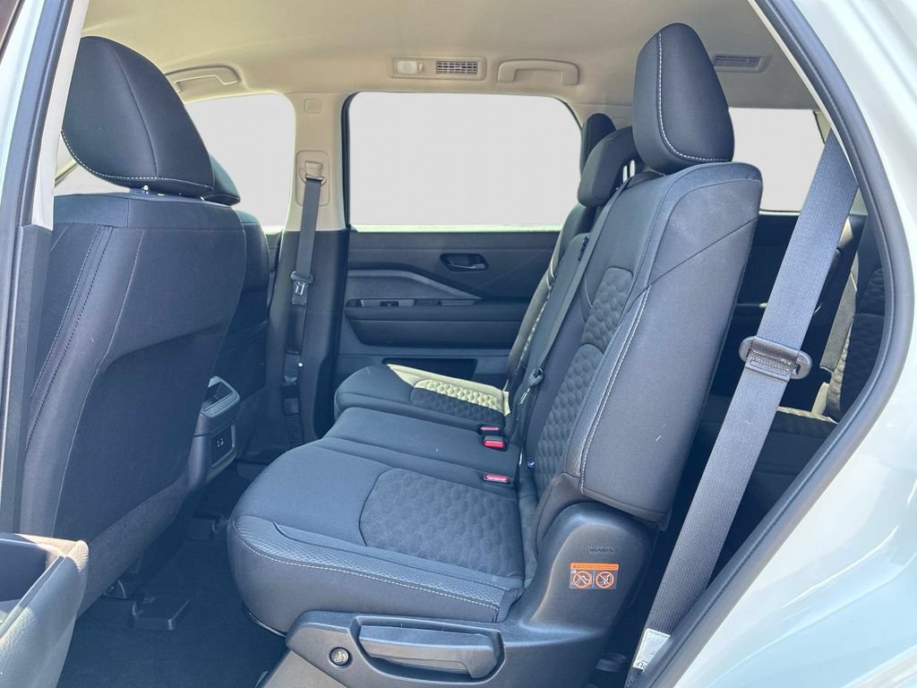 Certified 2025 Nissan Pathfinder S AWD/4WD image 14