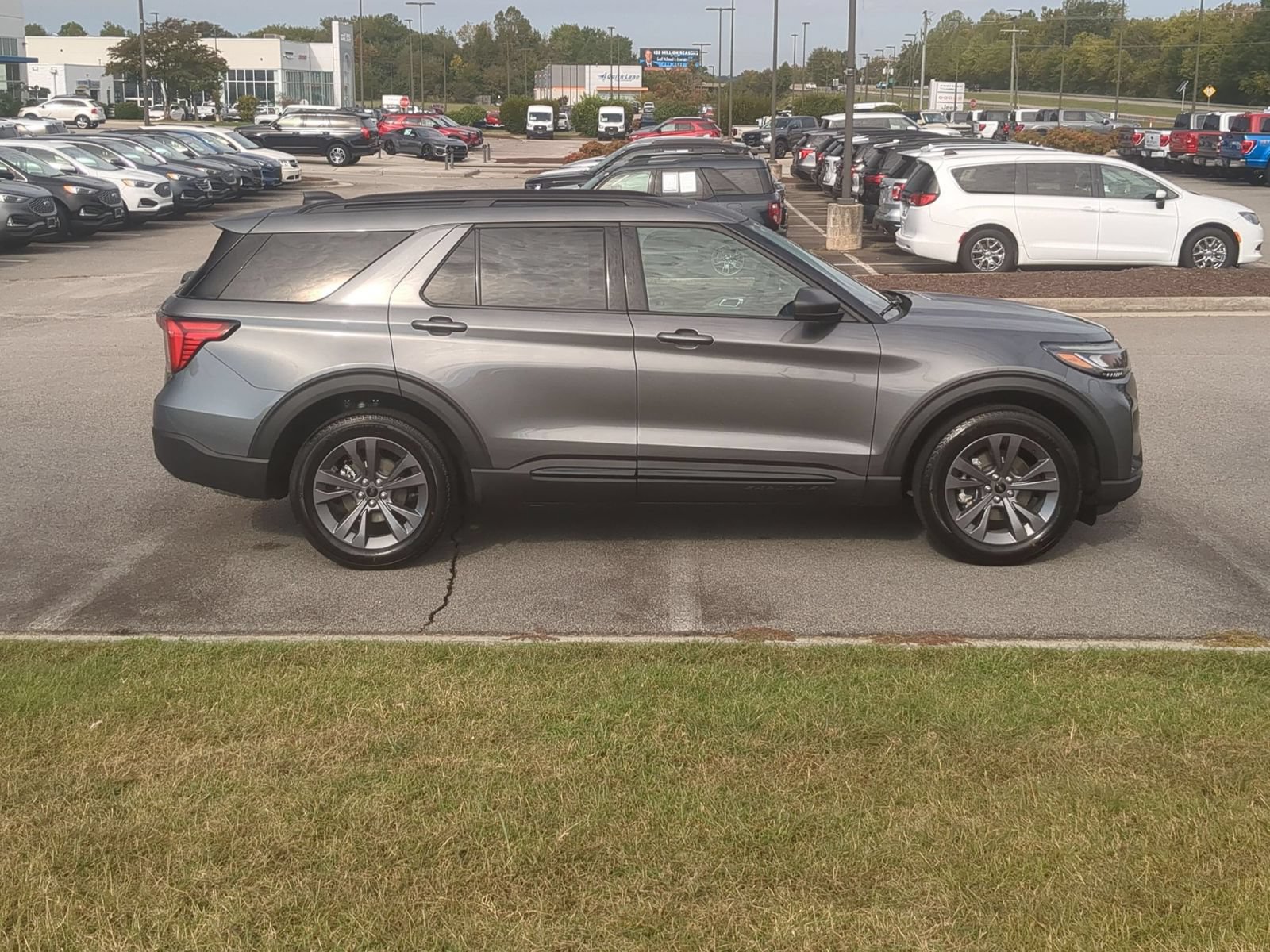 New 2026 Ford Explorer Active w/ Active Comfort Package AWD/4WD image 2