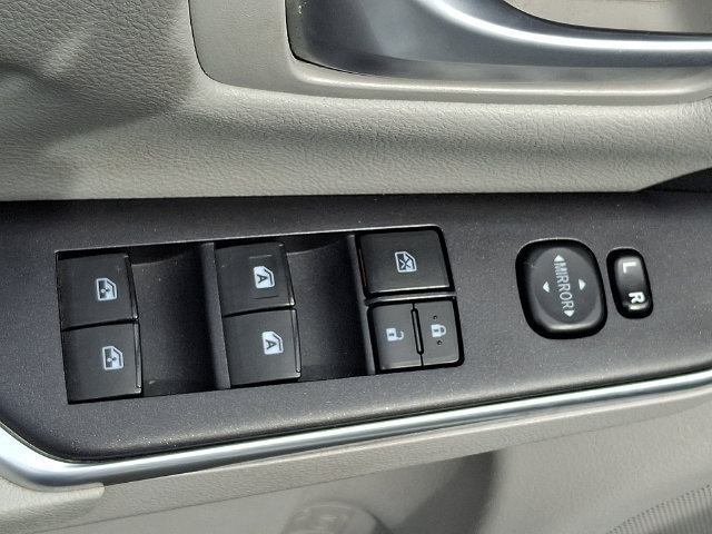 Used 2015 Toyota Camry LE FWD image 25
