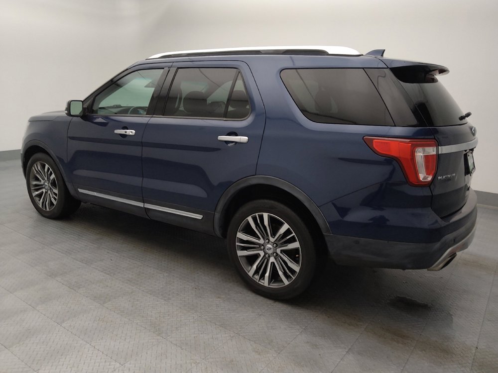 Used 2017 Ford Explorer Platinum image 3