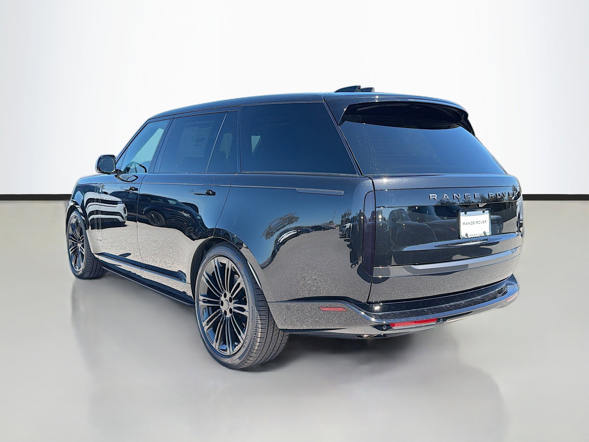 New 2026 Land Rover Range Rover Long Wheelbase Autobiography image 3