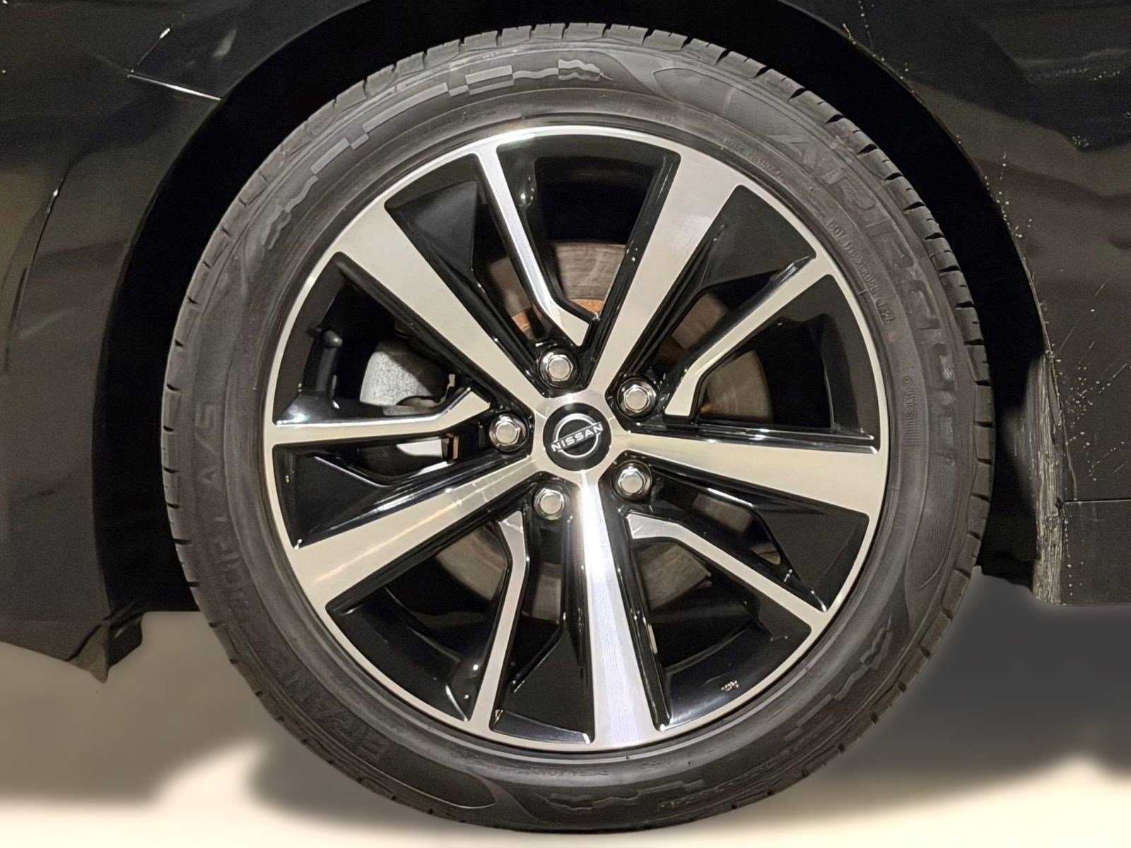 Used 2023 Nissan Maxima SV w/ Floor Mat Group FWD image 11