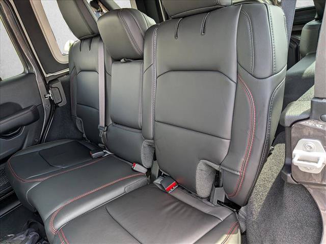 Certified 2025 Jeep Wrangler Unlimited Rubicon AWD/4WD image 17