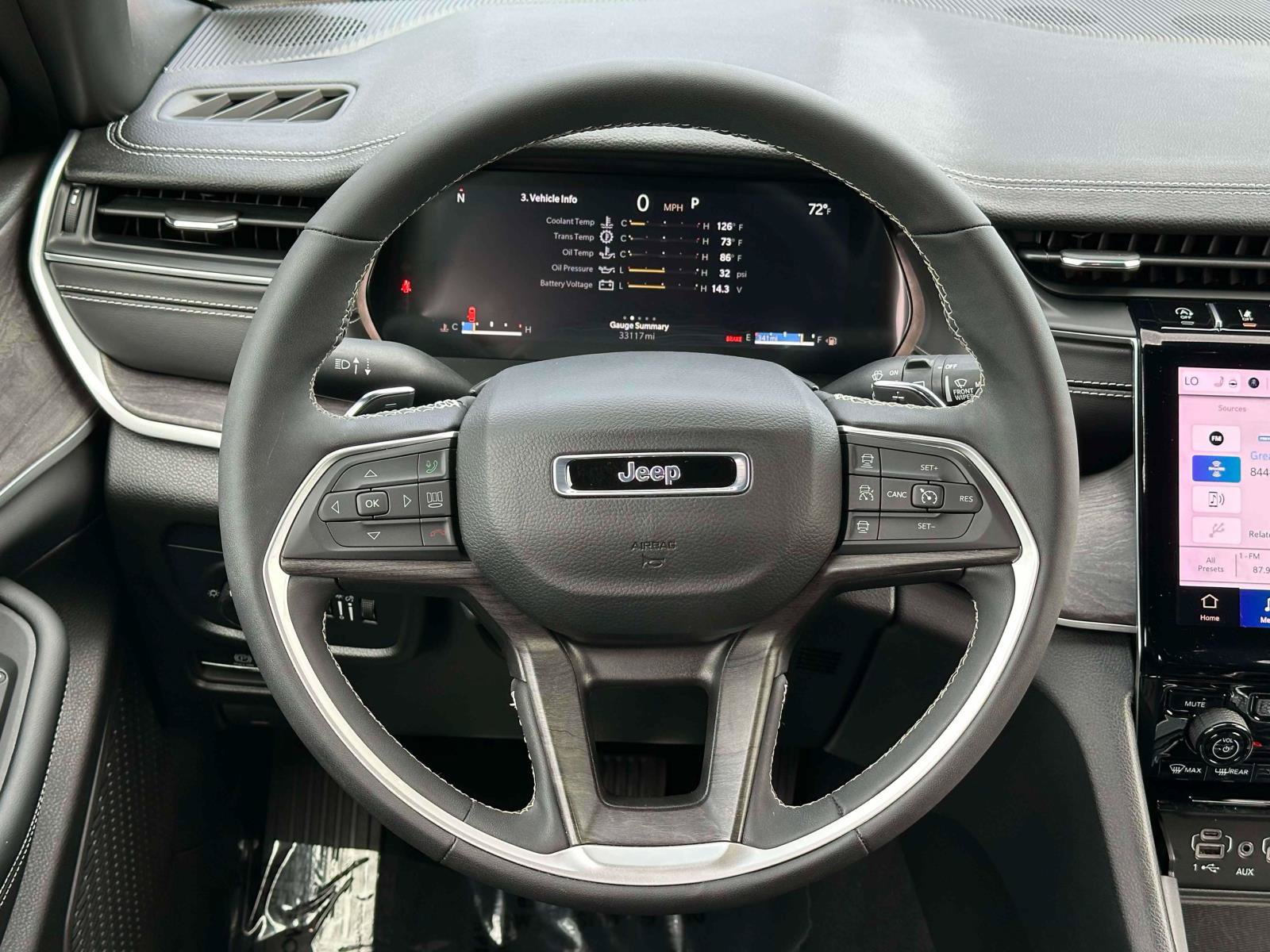 Used 2024 Jeep Grand Cherokee Limited w/ Luxury Tech Group II AWD/4WD image 12