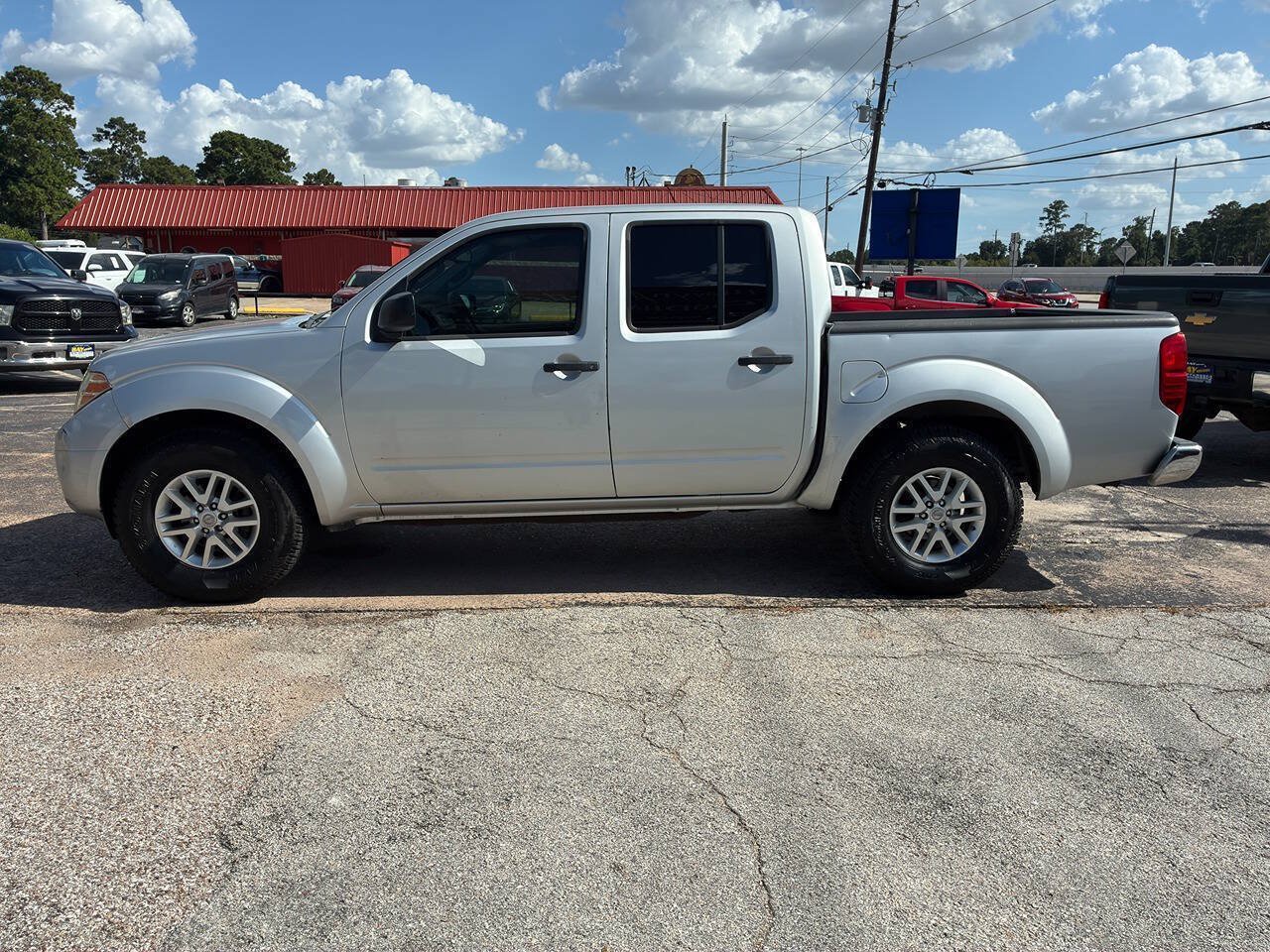 Used 2015 Nissan Frontier SV w/ SV Value Truck Package RWD image 3