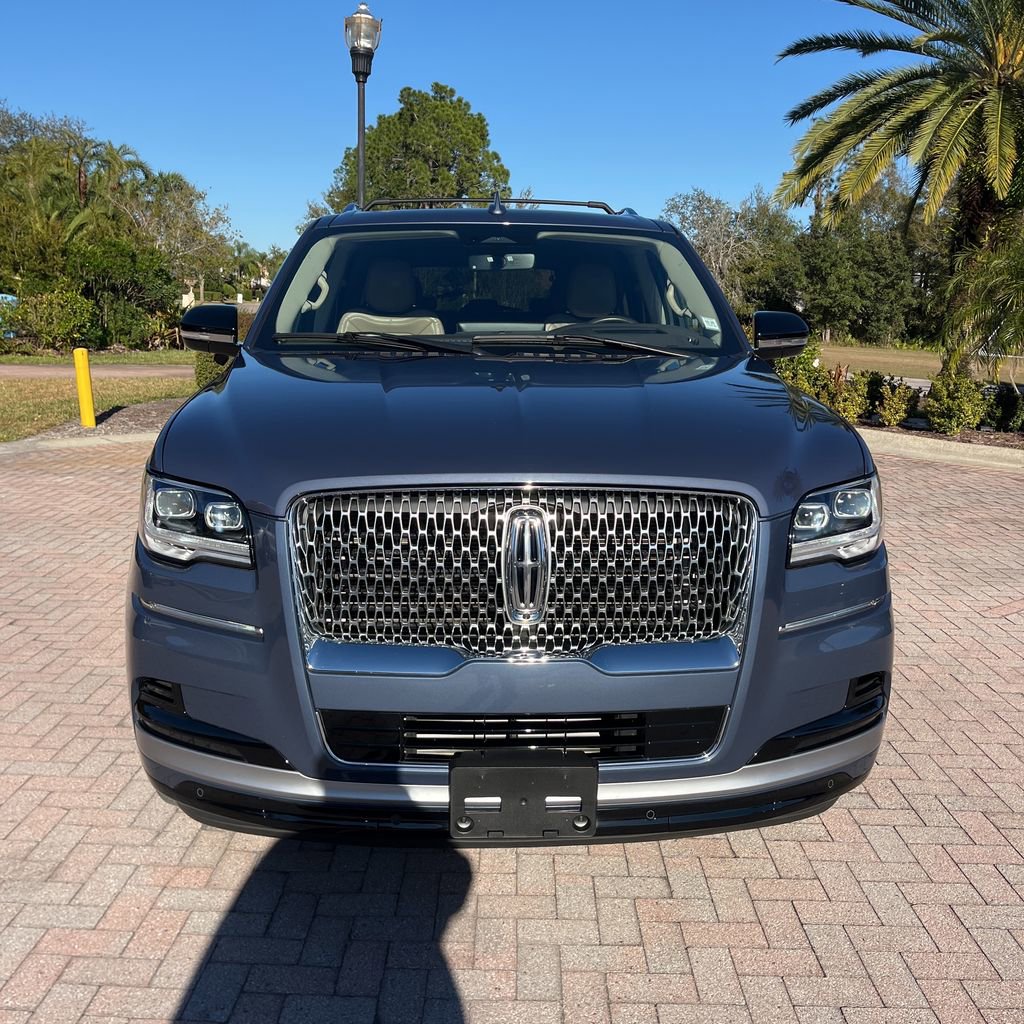 Used 2022 Lincoln Navigator L Reserve image 2