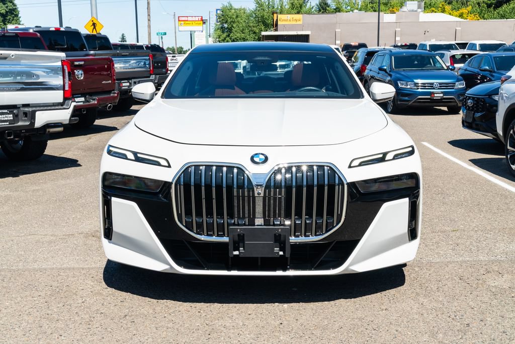 Used 2025 BMW 740i xDrive w/ Premium Package AWD/4WD image 2