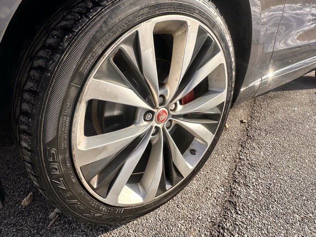 Used 2017 Jaguar F-PACE S image 9