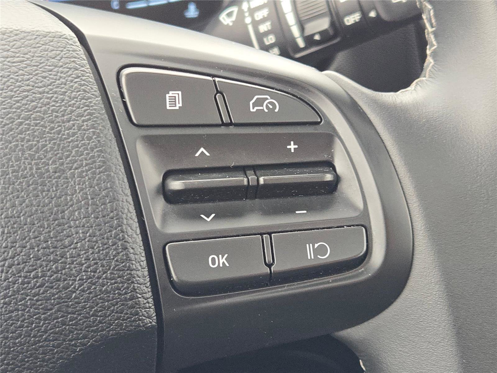 Used 2025 Hyundai Venue SEL image 33