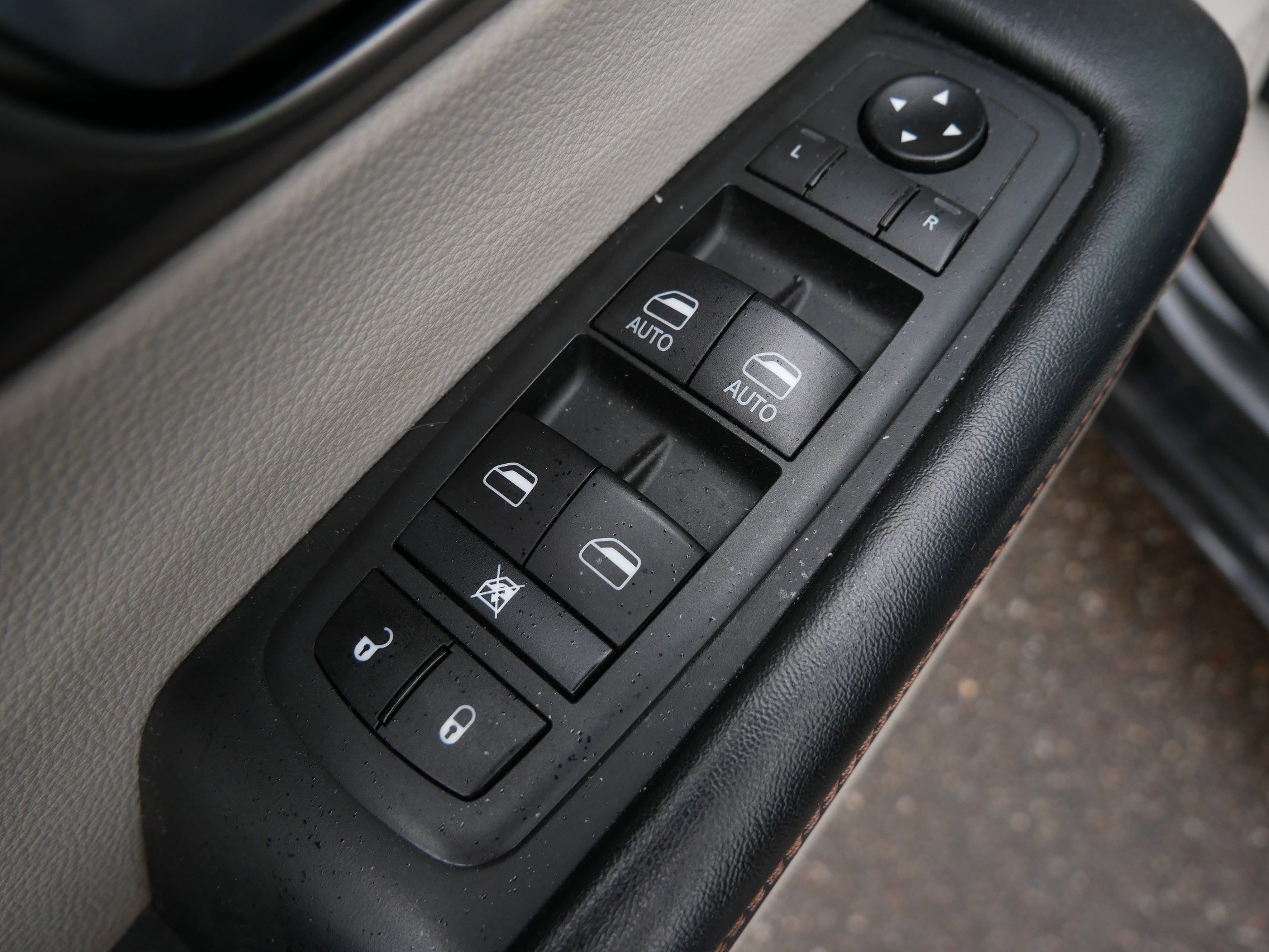 Used 2020 Chrysler Pacifica Touring-L FWD image 21
