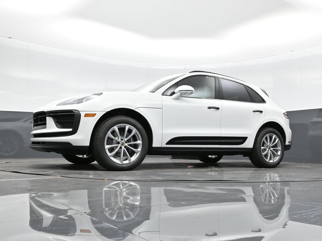 Certified 2026 Porsche Macan AWD/4WD image 34