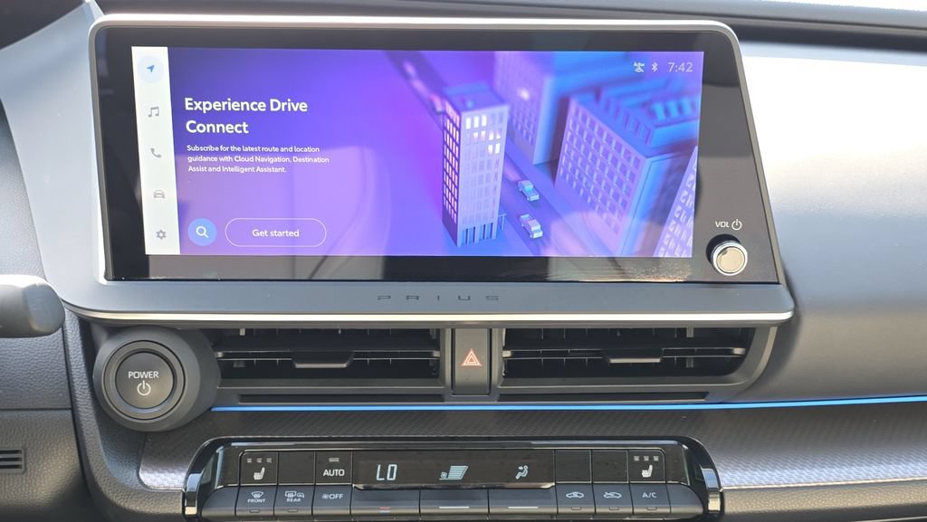 Used 2024 Toyota Prius XLE FWD image 17