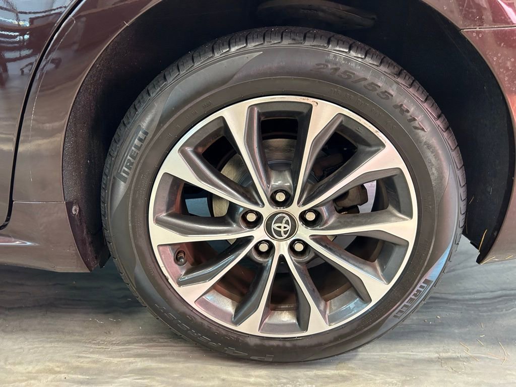 Used 2018 Toyota Avalon XLE image 22