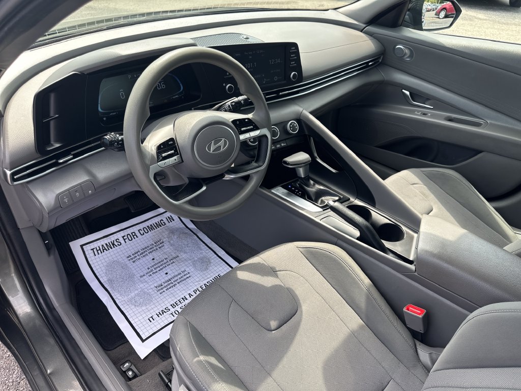 Used 2024 Hyundai Elantra SE FWD image 13