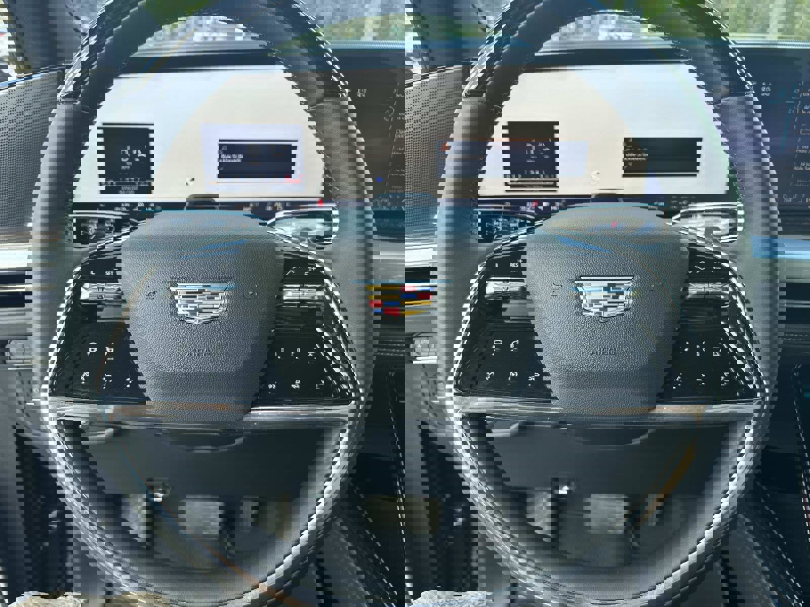 Certified 2025 Cadillac Escalade ESV Premium Luxury image 28