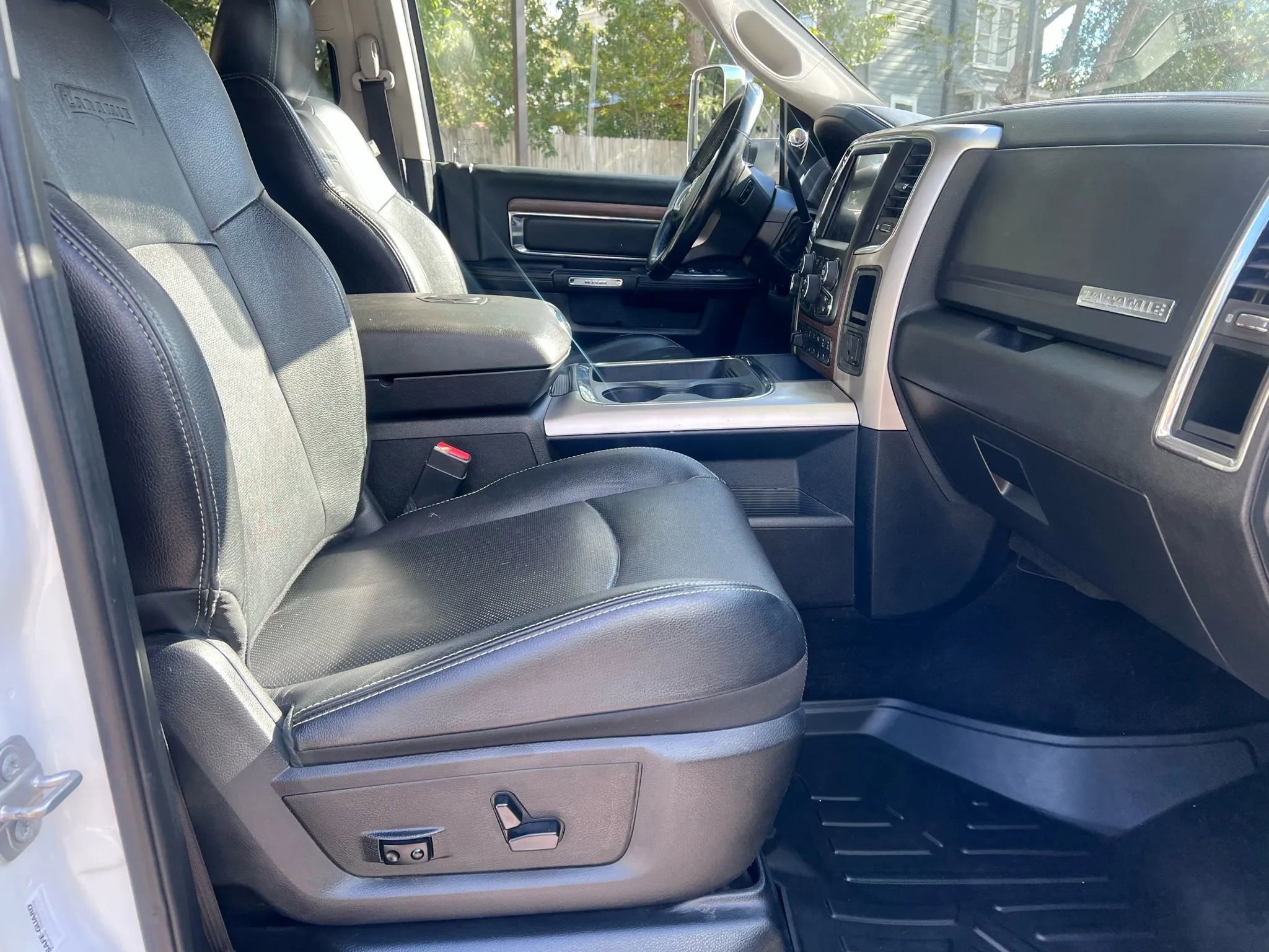 Used 2017 RAM 2500 Laramie w/ Convenience Group image 15