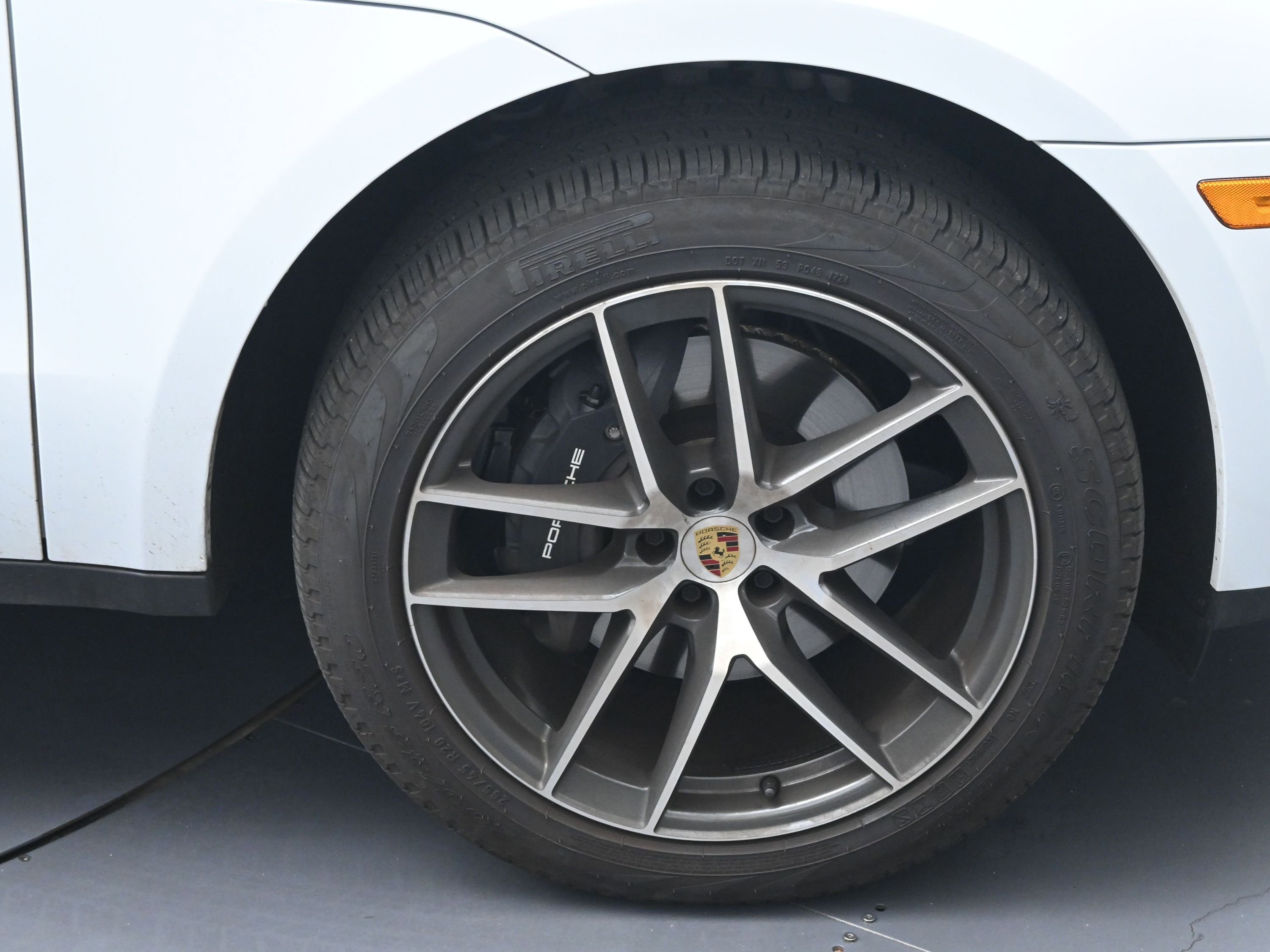 Certified 2025 Porsche Macan image 12