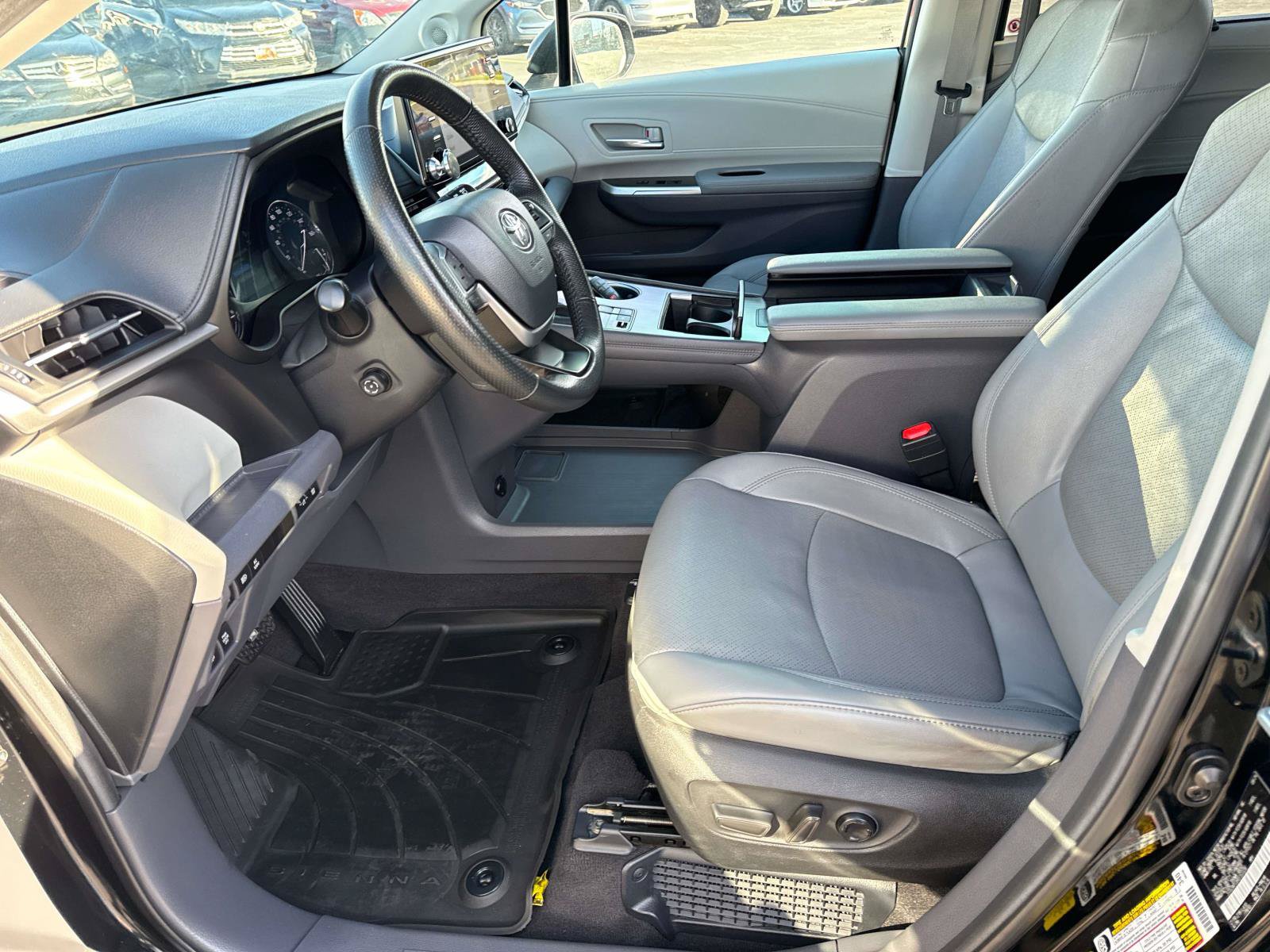 Used 2024 Toyota Sienna Limited AWD/4WD image 12