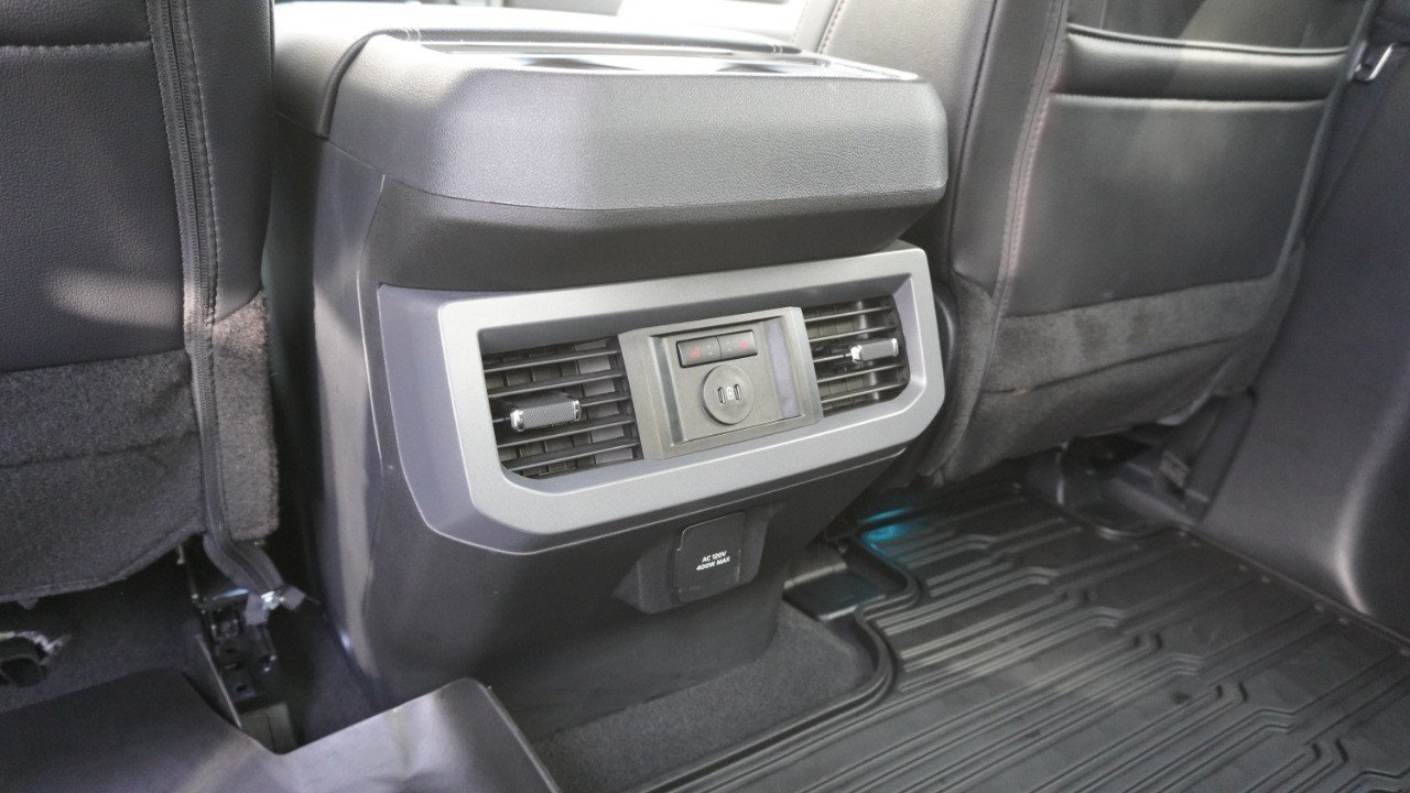 Used 2025 Ford F250 Lariat w/ Black Appearance Package AWD/4WD image 15