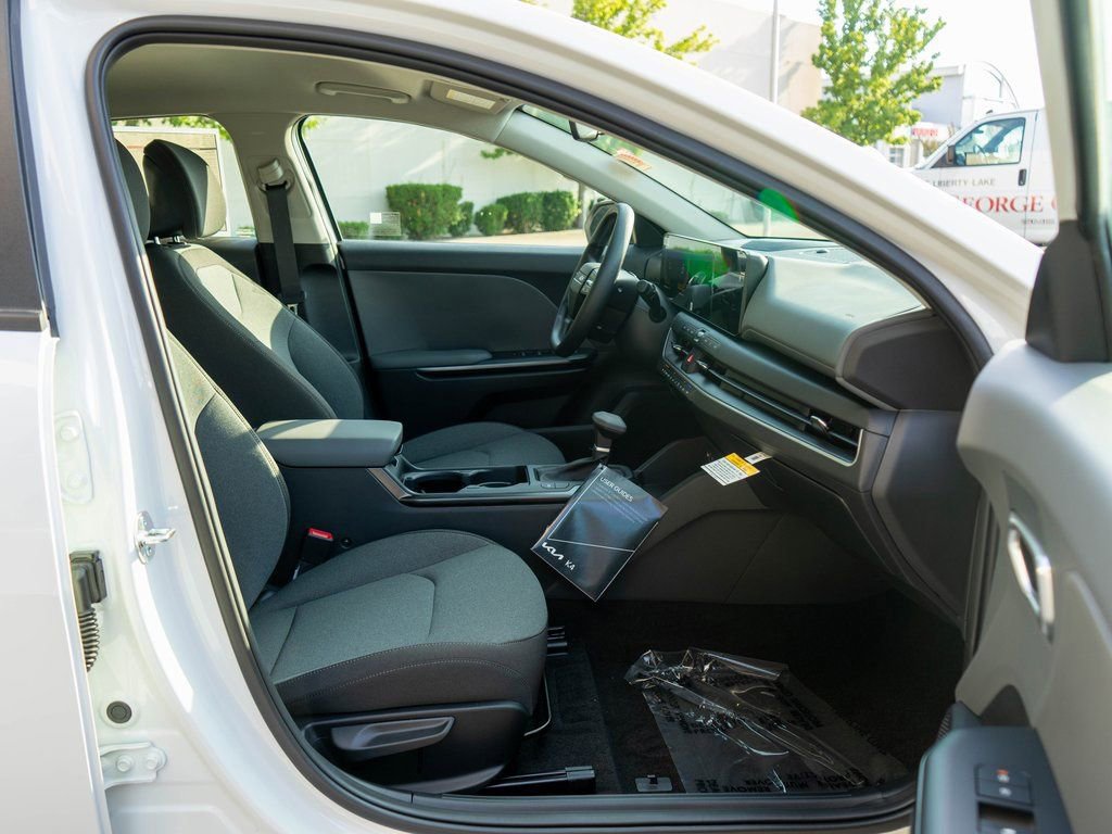 New 2025 Kia K4 FWD image 10