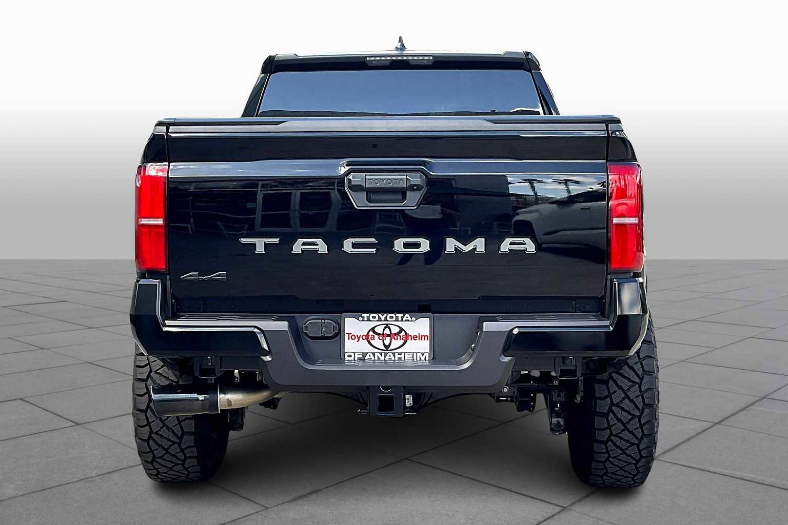 Used 2025 Toyota Tacoma SR5 image 4