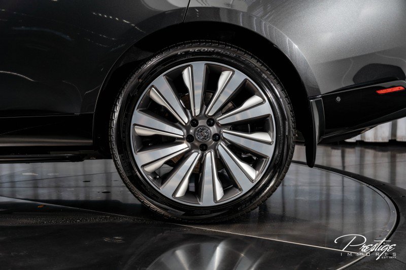 Used 2024 Land Rover Range Rover SV image 12