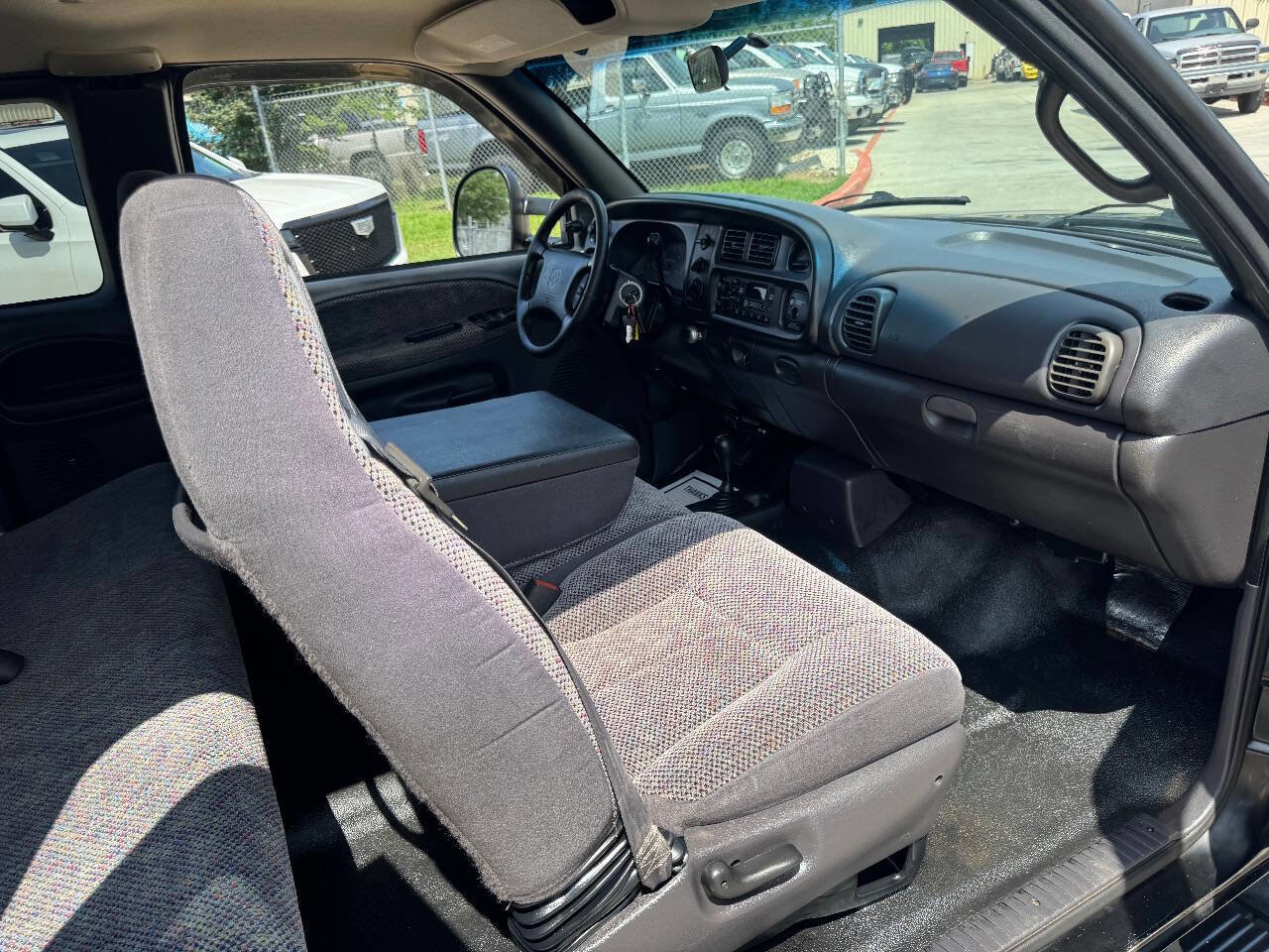 Used 1998 Dodge Ram 3500 Truck SLT LARAMIE 4X4 12V 5.9L CUMMI image 11