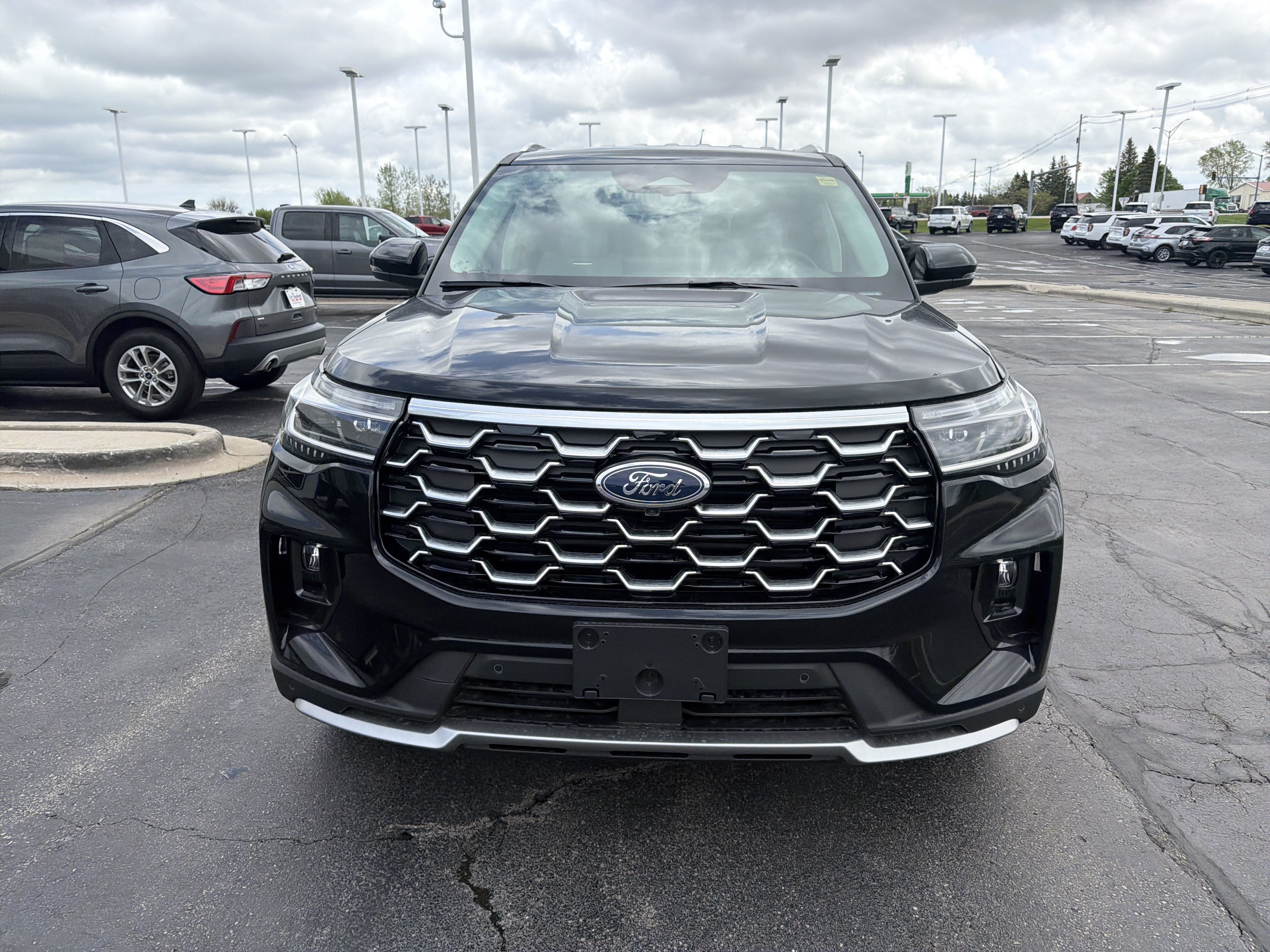 New 2026 Ford Explorer Platinum w/ LUX Leather Package AWD/4WD image 3