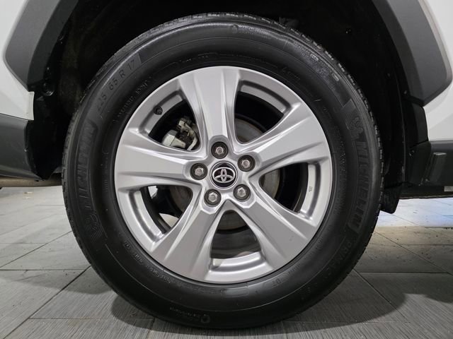 Used 2025 Toyota RAV4 XLE AWD/4WD image 25