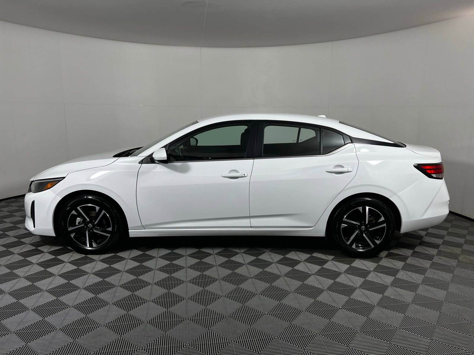 Used 2024 Nissan Sentra SV image 8