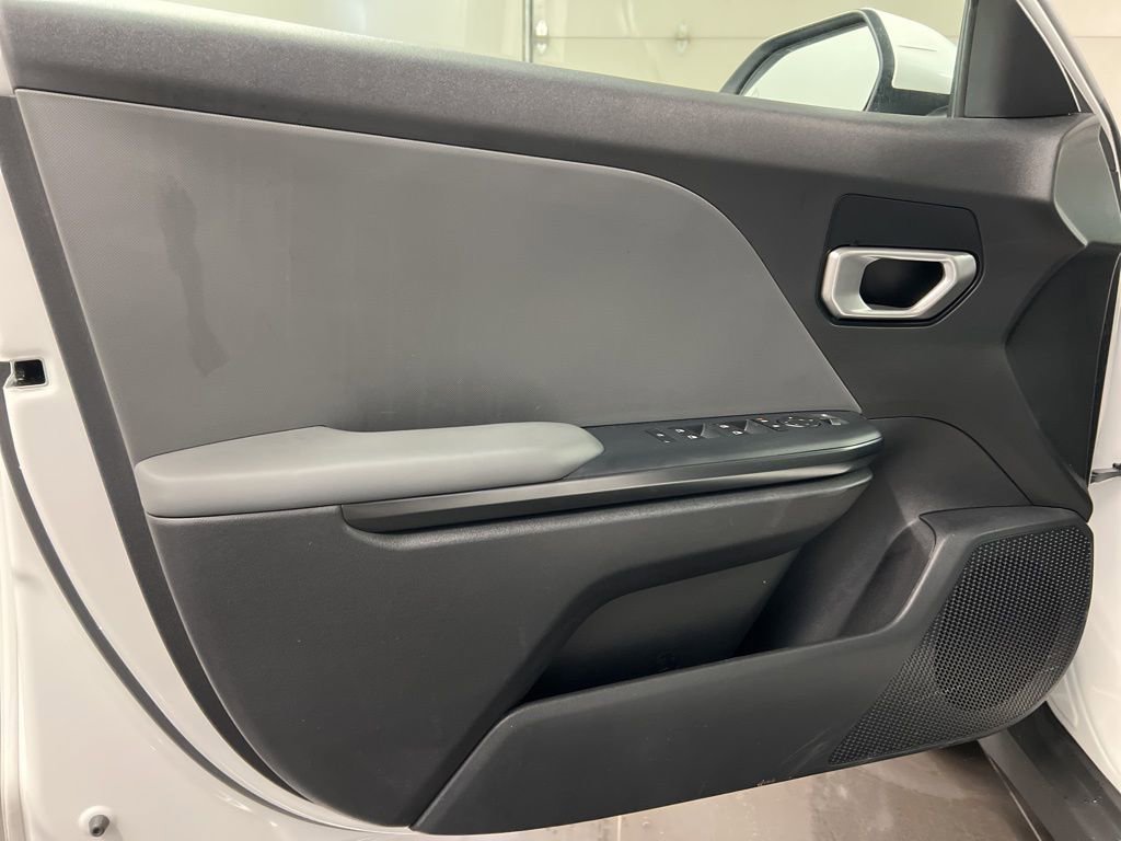Used 2025 Kia K4 LXS image 29
