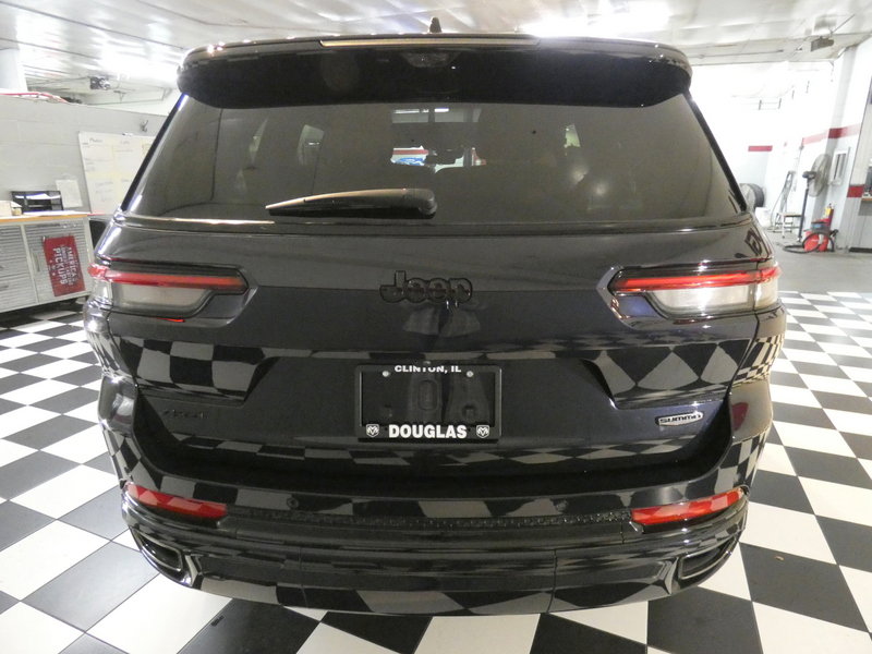 Used 2024 Jeep Grand Cherokee L Summit w/ Advanced Protech Group IV AWD/4WD image 5