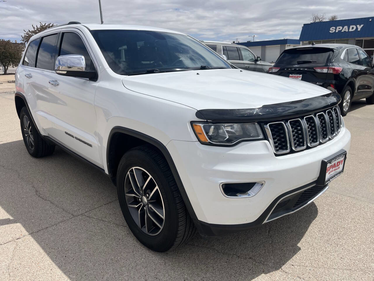 Used 2017 Jeep Grand Cherokee Limited image 2