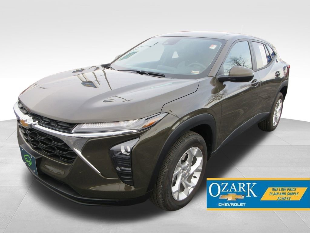 Used 2024 Chevrolet Trax LS w/ LS Convenience Package image 1