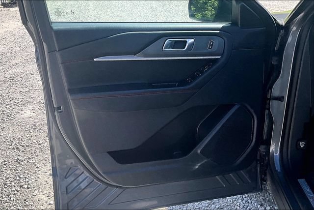 Used 2025 Ford Explorer ST-Line w/ ST-Line Street Pack AWD/4WD image 21