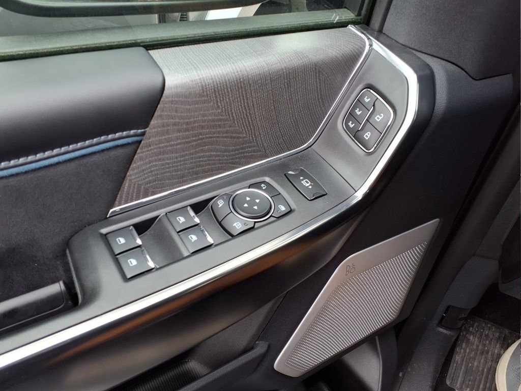 New 2025 Ford F450 Platinum image 18