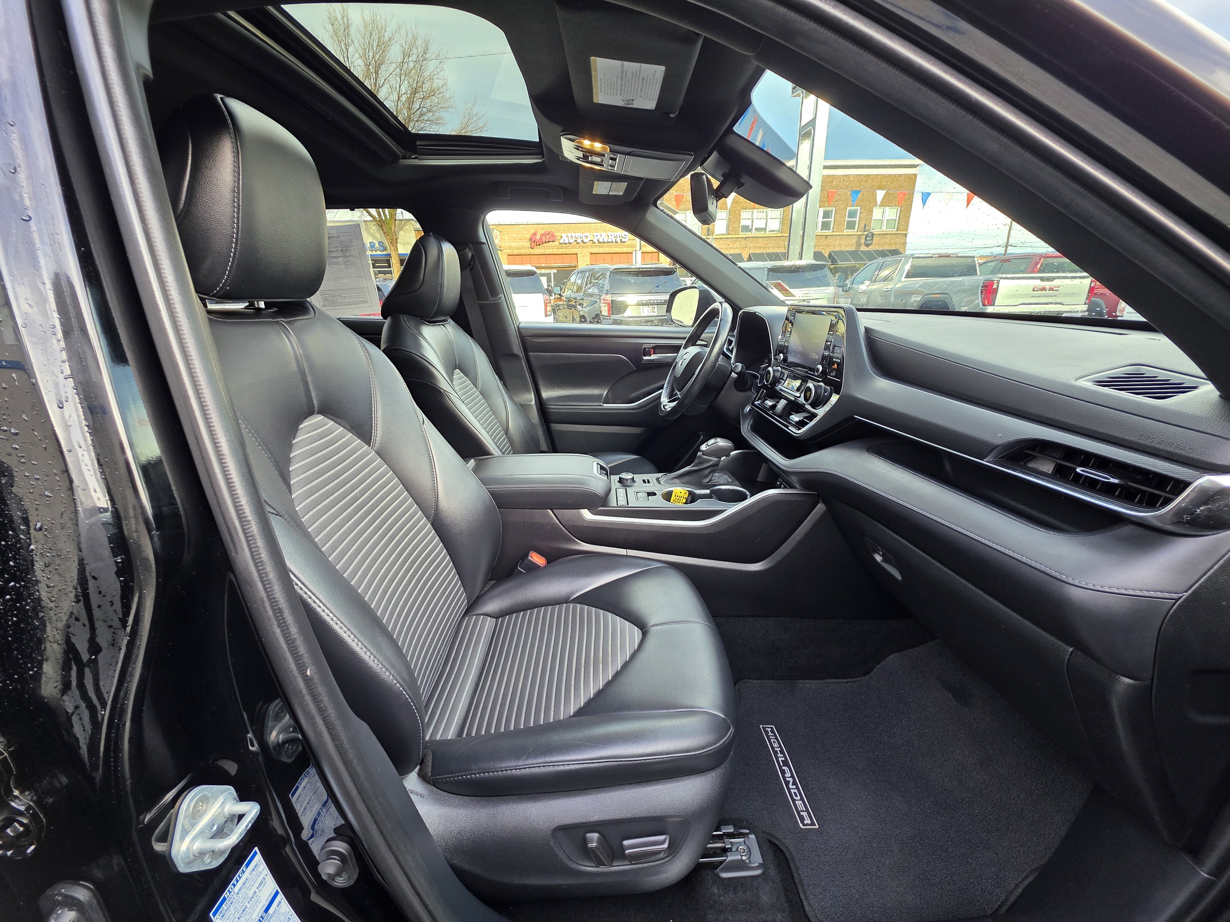 Used 2021 Toyota Highlander XSE image 23