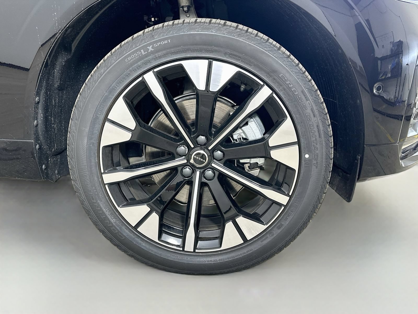 New 2026 Volvo XC60 B5 Plus w/ Protection Package Premier AWD/4WD image 10