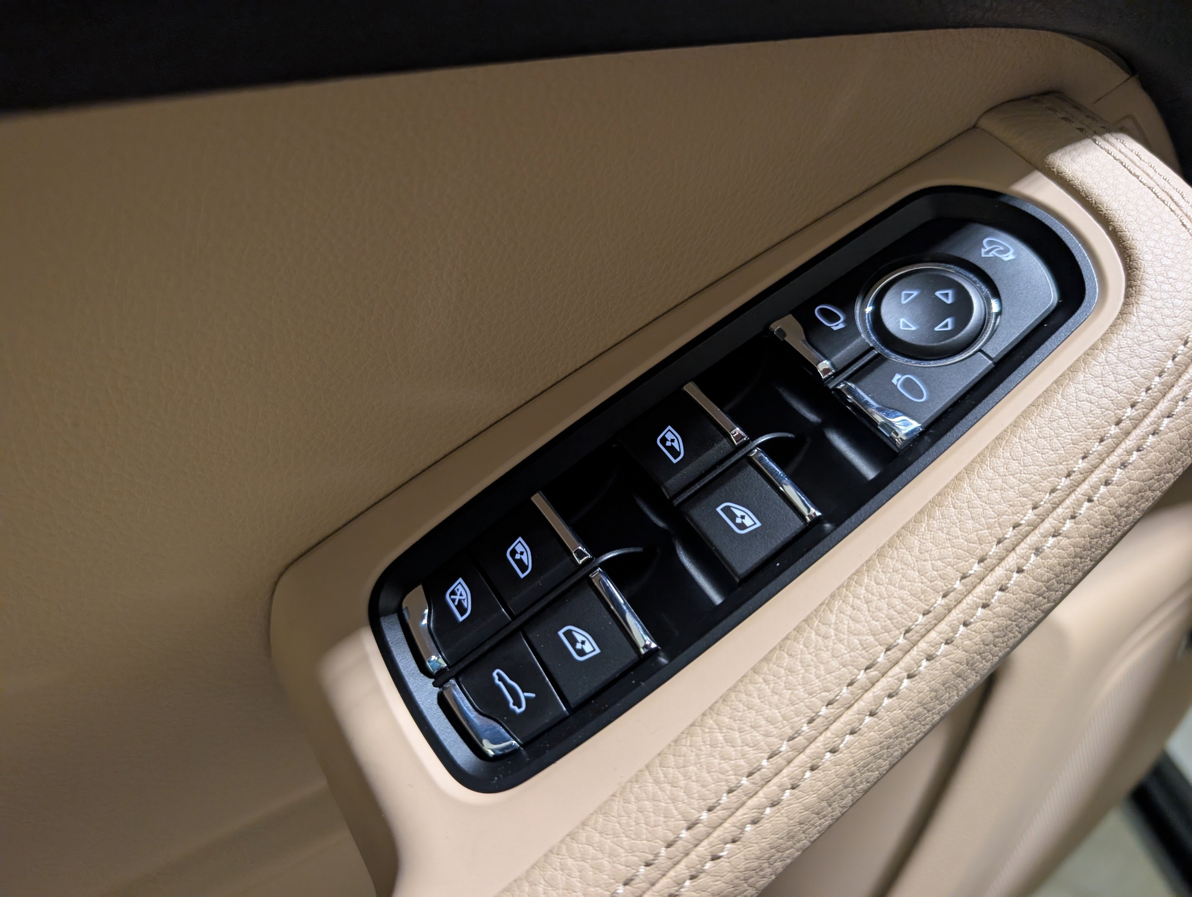 Certified 2025 Porsche Macan image 21