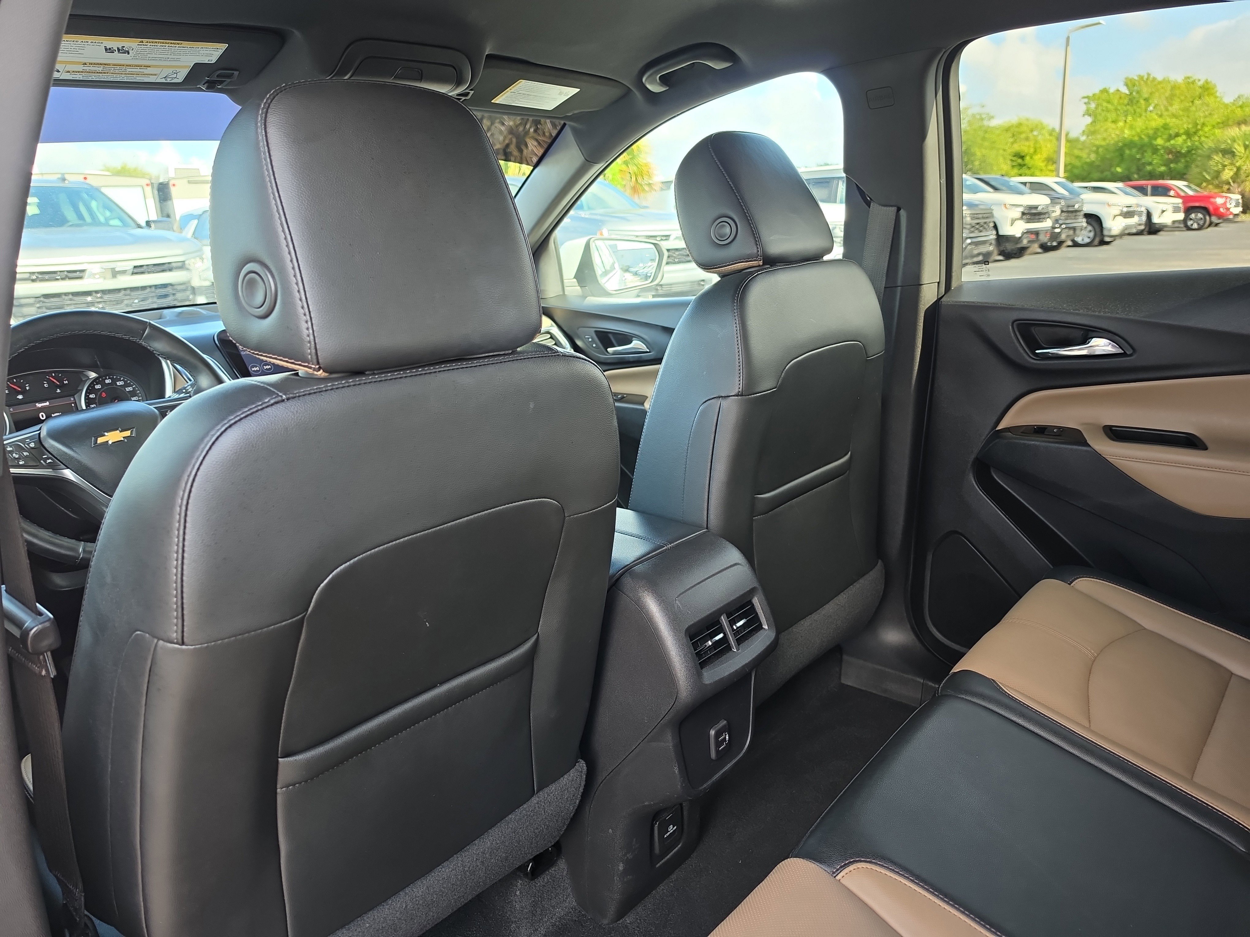 Used 2023 Chevrolet Equinox Premier FWD image 12