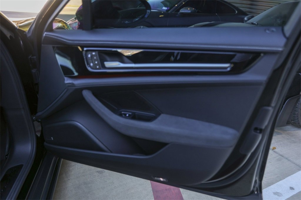 Certified 2025 Porsche Panamera GTS image 36
