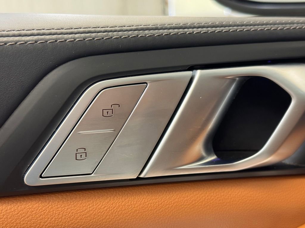 Used 2020 BMW X7 M50i AWD/4WD image 10