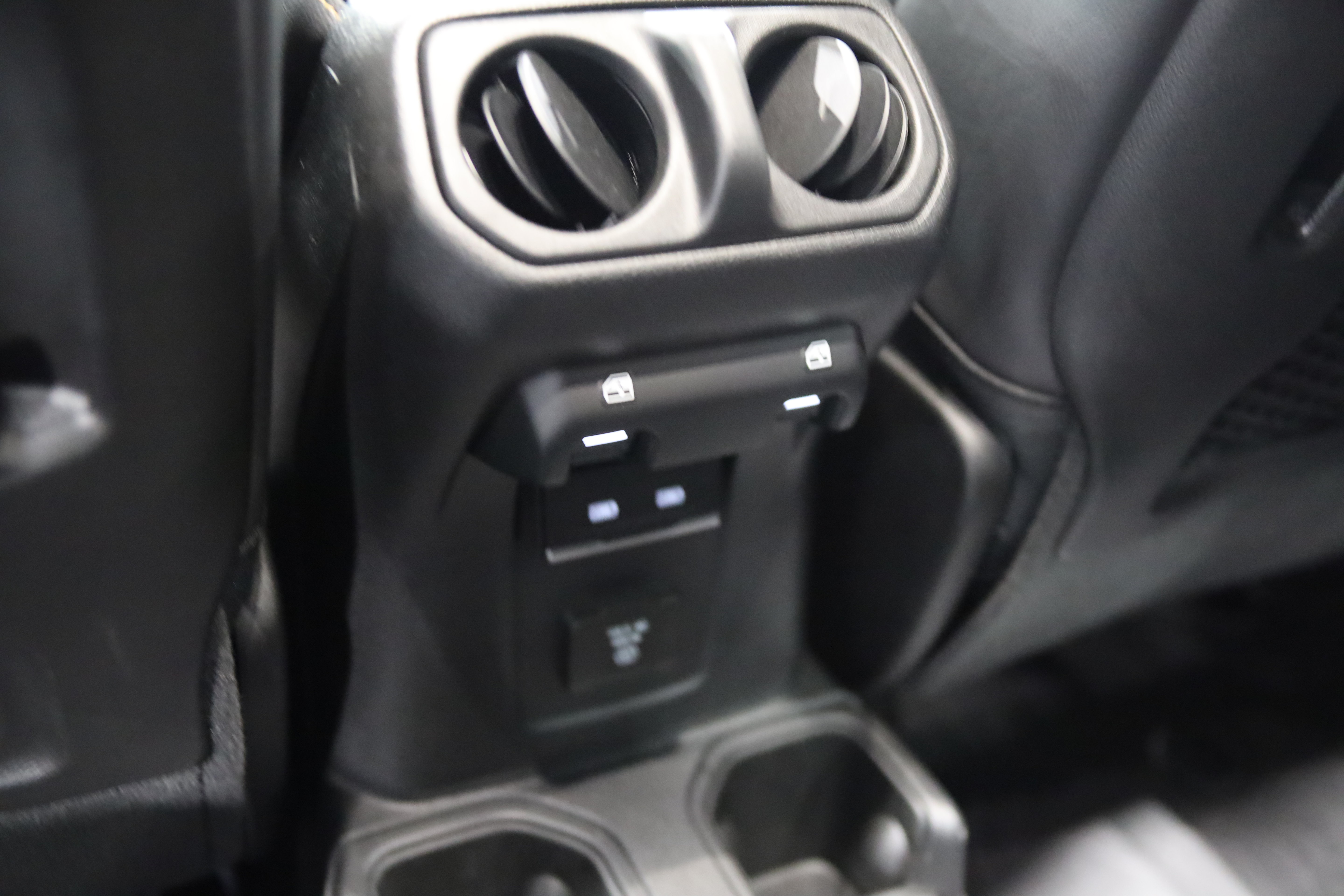 Used 2025 Jeep Gladiator Sport AWD/4WD image 37