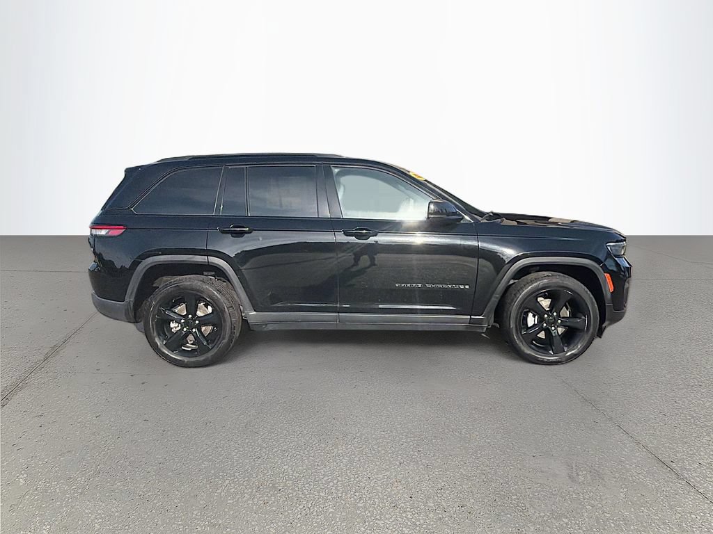 Used 2023 Jeep Grand Cherokee Altitude AWD/4WD image 3