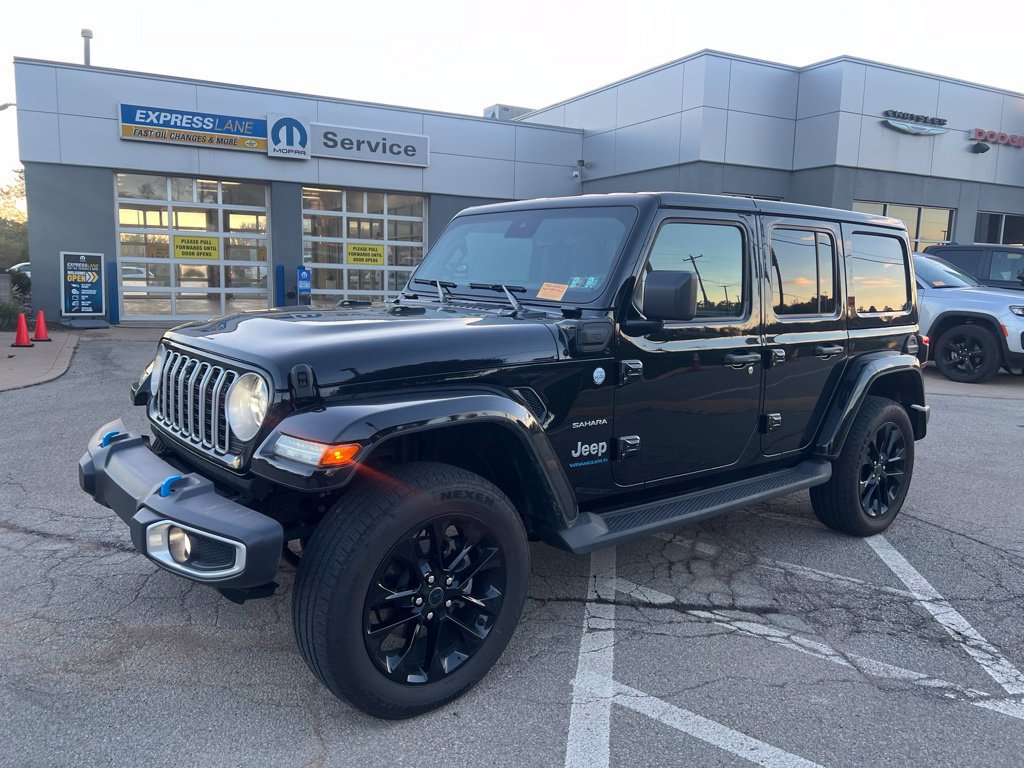 Used 2024 Jeep Wrangler Unlimited Sahara w/ Technology Group AWD/4WD image 4